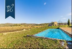 Charming estate in a rustic Tuscan style for sale in Rapolano Terme