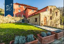 Estate for sale in a classic Tuscan style with a rustic-chic taste