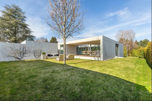 Incredible contemporary house in the heart of Terre-Sainte!