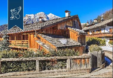 Finely-furnished estate with a garage and panoramic views of the Dolomites