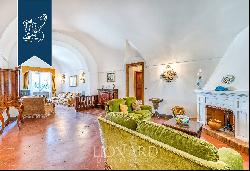 Wonderful estate for sale with a panoramic loggia overlooking Capri's sea