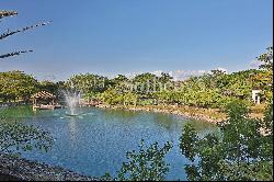 Lake Front Villa in Pinilla