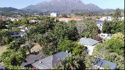 PRESTIGE PRIVATE MANSION IN THE HEART OF STELLENBOSCH IN CAPE WINELANDS, SOUTH AFRICA