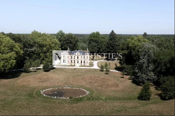 Castle near Bordeaux 19th century with 5ha parc