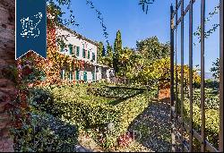 Luxury estate at a stone's throw from the small town of Greve in Chianti