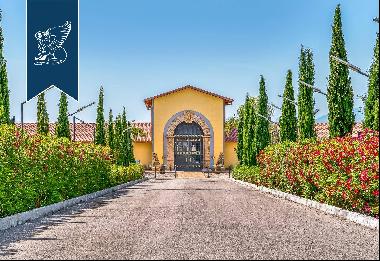 Estate full of charm and historical prestige just 15 km from Paestum