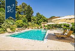 Luxury estate with a park and pool just 20 minutes away from the most beautiful beaches of