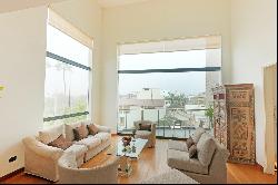 Modern-style duplex with a double-height living room ceiling, very bright and im