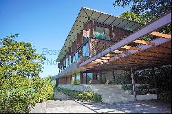 Contemporary house signed by Jacobsen and Bernardes facing the sea