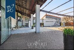 Property of great architectural design and technological comfort near the shores of the ri