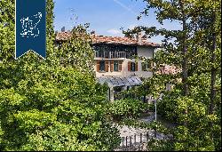 Prestigious real estate complex with a pool in a panoramic position on Varese's hills
