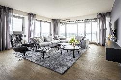 Exclusive designer apartment on the 17th floor of the Kranhaus - fantastic view!