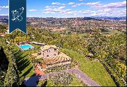 Wonderful resort with pool for sale between Tuscany, Umbria and Rome