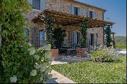 Villa Lilla, a beautiful farmhouse complex in Val d'Orcia