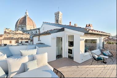 Wonderful boutique apartment overlooking the rooftops of Florence