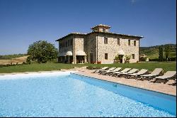A luxurious estate overlooking the Umbrian countryside