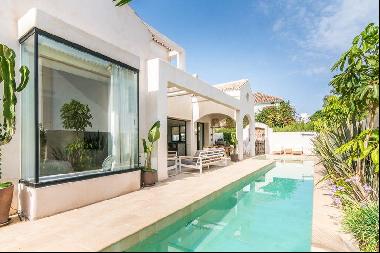 Villa Manolo, Luxury Beachside Villa to Rent