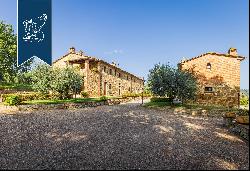 Charming property surrounded by Tuscany's leafy hills