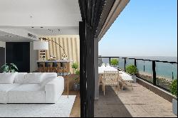 Gorgeous Sea View Mini-Penthouse in Park Hayam Neighborhood in Bat Yam