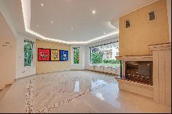 Spacious unfurnished house in a luxury complex in Simeonovo for sale