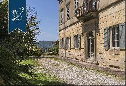 Wonderful luxury property surrounded by the Lucca's enchanting hills