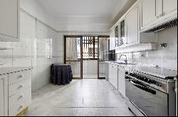 Flat, 4 bedrooms, for Rent