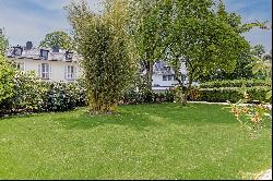 Stately family villa with plenty of space near Mumm'schen Park