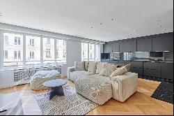 Parc Monceau - 2 Bedroom Apartment totally Renovated