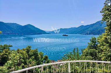 Villa for renovation in a spectacular location with panoramic lake view for sale in Ascona