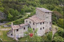 Umbria - SMALL YOGA HAMLET, COUNTRY HOUSE WITH OUTBUILDINGS FOR SALE IN SAN GIUSTINO