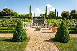 Magnificent Loire valley manor with stunning park and vineyard