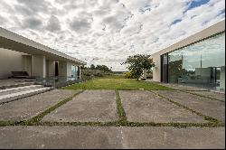 Exceptional farm with avant-garde design house.