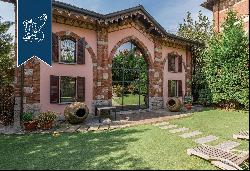 High-end and finely renovated historical villa on the border with Monza's park and Villa R