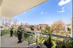 BIARRITZ, 63 M² APARTMENT WITH LARGE SEA VIEW BALCONY