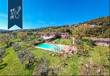Finely-renovated luxury estate not far from Rome, between Lazio and Tuscany