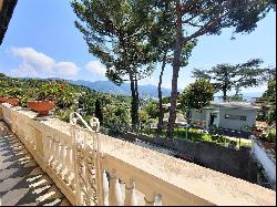 Splendid indipendent Villa with 1,200sqm of outdoor spaces in Rapallo