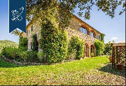Charming farmhouse for sale among Tuscany's sweet rolling hills