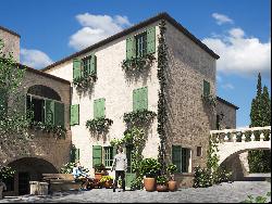 UZES - CITY CENTER, EXCEPTIONAL, 2 bedroom apartments in 17th century building