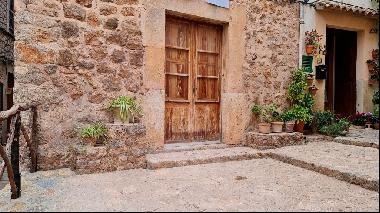 Traditional village house for sale in the historic centre of Val, Valldemossa 07170