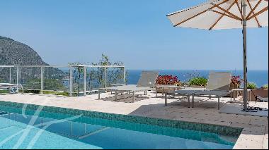 Modern villa with beautiful sea views, swimming pool, lift and very nice terraces