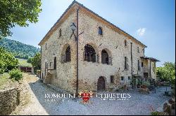 Umbria - LUXURY COUNTRY HOUSE WITH POOL FOR SALE IN AMELIA