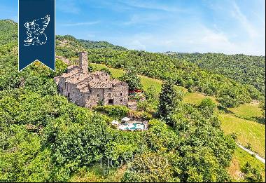 Historical hamlet with the castle where Dante's exile was decided for sale in Urbino
