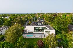 Magnificent architect-designed villa by Gert Wingårdh on Bellevue Seaside