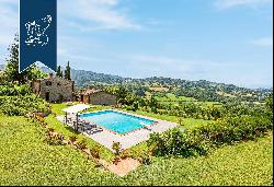 Estate with luxury villas in an ancient Medieval hamlet near Florence