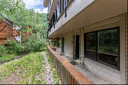 Beautifully Remodeled Creekside Condo With Easy Ski Access