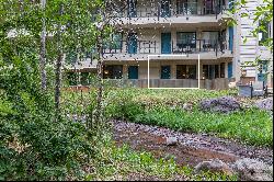 Beautifully Remodeled Creekside Condo With Easy Ski Access