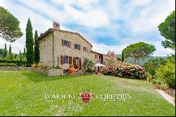 Chianti Classico - RESTORED FARMHOUSE WITH VINEYARDS FOR SALE IN GAIOLE, TUSCANY