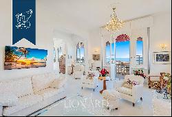Wonderful sea-facing villa for sale on the Versilian coast