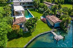 Stunning waterfront villa with pool &amp; boat house