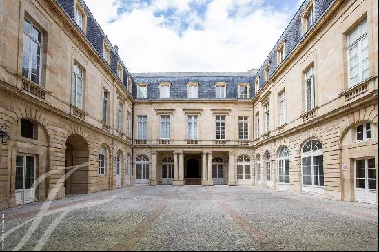 Bordeaux Grand Théâtre - Unique Flat in Historical Mansion - John Taylor